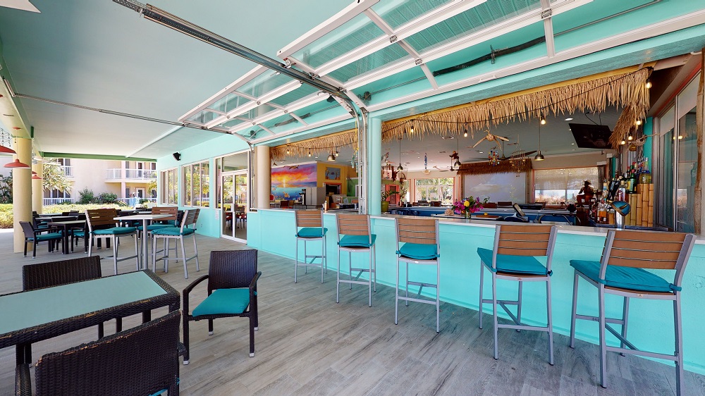 Marina's Bar & Grill at Holiday Inn Port of Miami